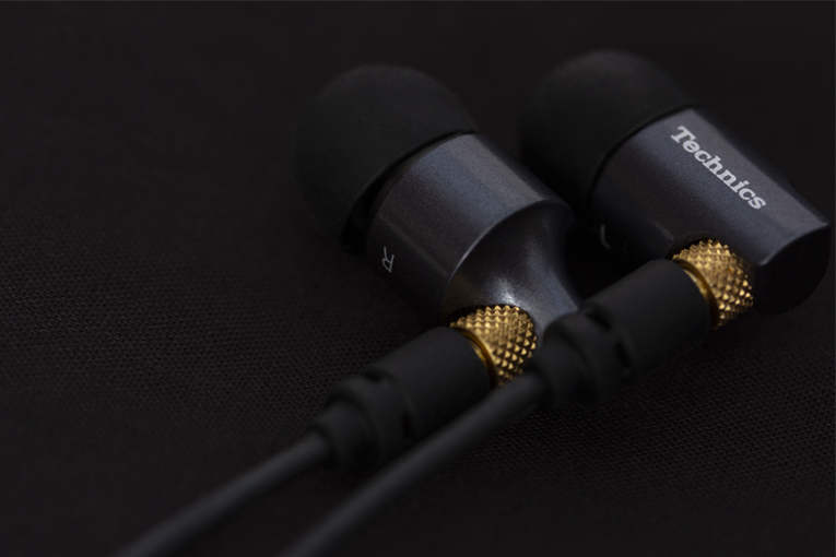 SoundStage! Solo | SoundStageSolo.com - Technics EAH-TZ700 Earphones